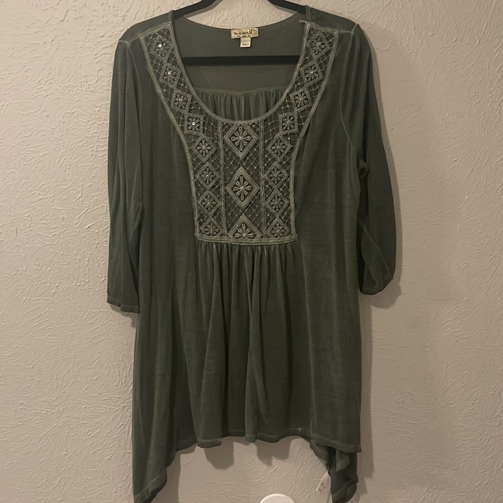 One World charcoal 3/4 length sleeve tunic top with lace details
